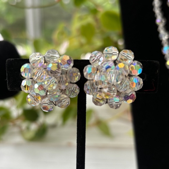 Vintage Aurora Borealis Crystal Jewelry Set (Necklace, Bracelet, Earrings) - Picture 4 of 13